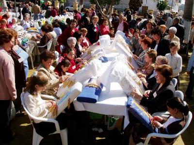 400 Encajeras participan en el I Encuentro de Encajeras Villa de Lopera