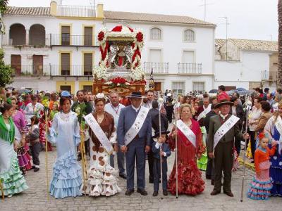 La lluvia no impidió el paseo triunfal de la Morenita aclamada entre vítores y aplausos de los loperanos
