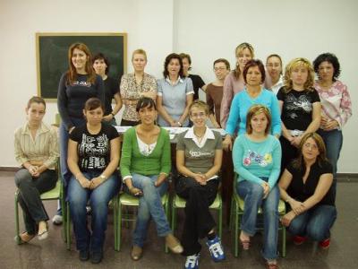 Diecisiete mujeres loperanas realizan un curso de Auxiliar de Enfermería en Geriatría.