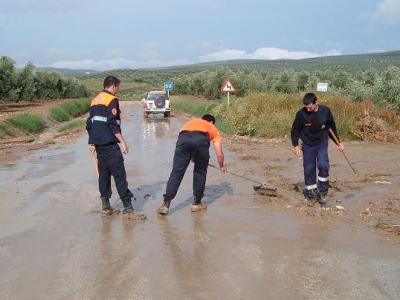 Los Voluntarios de Protección Civil de Lopera han realizado diferentes actuaciones ante las lluvias