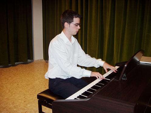Breve biografía del joven pianista loperano Antonio Ángel Peña Sanz