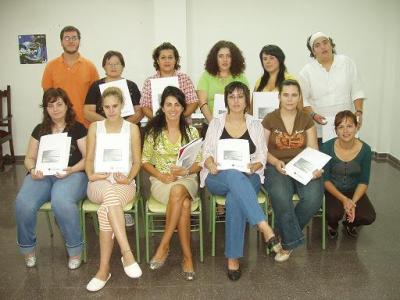Quince mujeres realizan un curso de camarera de pisos en Lopera