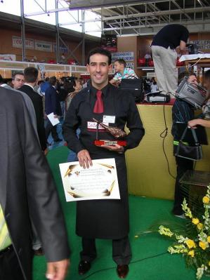 El hijo del loperano Luis Robles Garrote se proclama Campeón  como cortador de jamón en la III Feria del Jamón Ibérico de los Pedroches