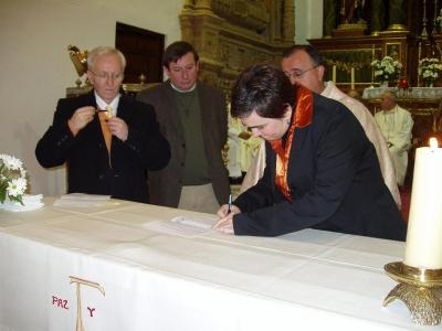 Firma de la Erección Canónica Fraternidad Franciscana Seglar Santa Ángela de la Cruz.