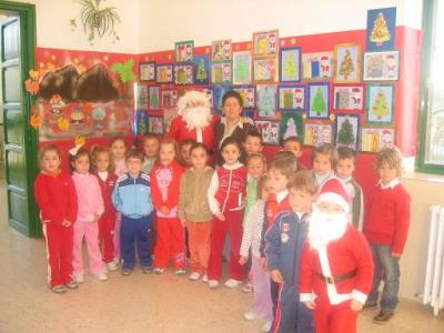 Papá Noel visita a los escolares de Lopera.