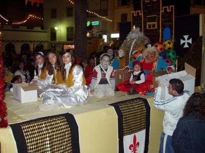 Siete carrozas llenan de ilusión las calles de Lopera en la Cabalgata de Reyes