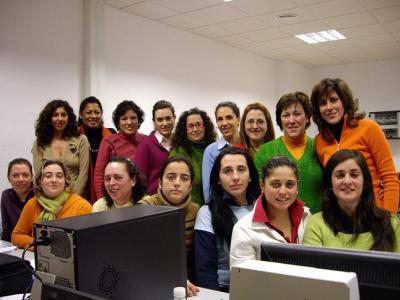 Quince mujeres loperanas participan en un curso de diversificación de almazaras.