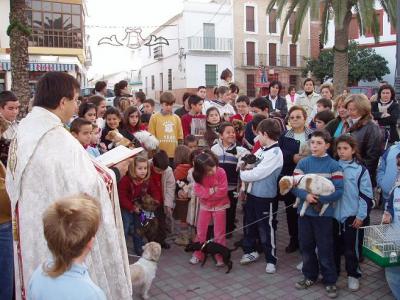 El 17 de enero, festividad de San Antón Abad se bendecirán los animales en la puerta de la Parroquia de Lopera