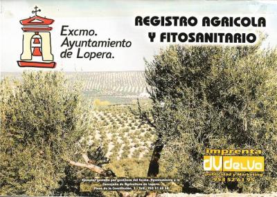 El ayuntamiento de Lopera reparte entre los agricultores un Registro Agrícola y Fitosanitario.