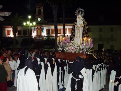 La Procesión de la Virgen de los Dolores abre el pórtico de la Semana Santa de Lopera.