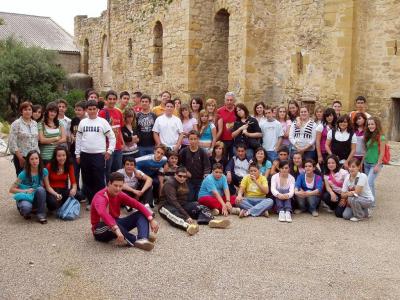 Alumnos del IES Virgen de la Cabeza de Marmolejo visitan el Castillo de Lopera.