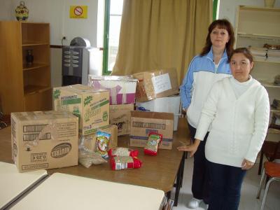 Alumnos del colegio Miguel de Cervantes colaboran con la Caravana de la Paz con 300 kilos de alimentos