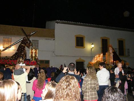 Emotivo Encuentro de Jesús y la Dolorosa en la Plaza de San Roque.