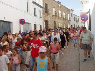 Cerca  de 400 participantes toman las calles en la XI Caminata Popular.