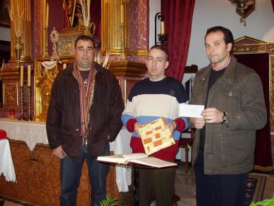 Espawagen S. A. U. dona 1.500 euros para las obras de restauración de la Ermita del Patrón de Lopera.