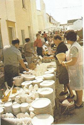 Instantánea de los primeros mercadillos en Lopera realizada por Juan Barberán a finales de los años 70