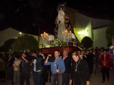 Tradicional traslado de la Virgen de los Dolores para celebrar su Septenario en la Parroquia