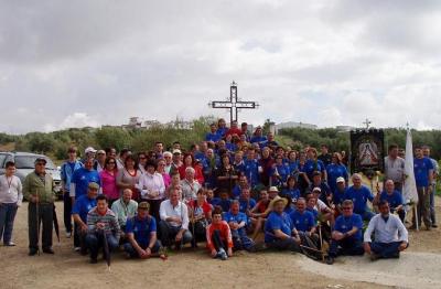 Bienvenida a los peregrinos Amigos del Camino de Cañete de las Torres a su paso por Lopera con destino al Santuario.