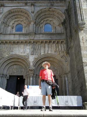 Félix Adán cumple su sueño y lllega después de 30 días andando a Santiago de Compostela
