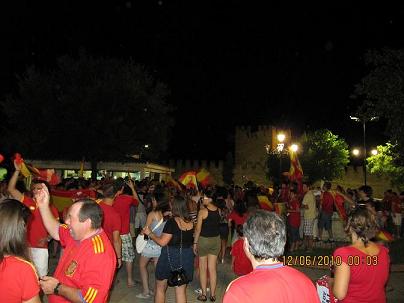 Los loperanos toman el Paseo de Colón y las inmediaciones del Castillo tras conseguir España el Campeonato del Mundo