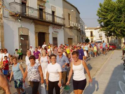 Las calles de Lopera son recorridas por más de 350 participantes en la XII Caminata Popular.