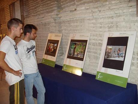 La Casa de la Tercia de Lopera acoge la exposición  Fotografía solidaria hasta el día 12 de septiembre