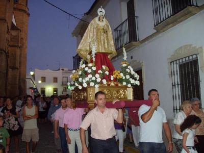 Lopera se vuelca en el regreso de Nuestra Señora del Amor Hermoso a su Ermita de San Roque tras 74 años de ausencia.