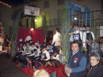 Un cuenta cuentos, fuegos artificiales y cinco carrozas llenan de ilusión las calles de Lopera en la Noche de Reyes