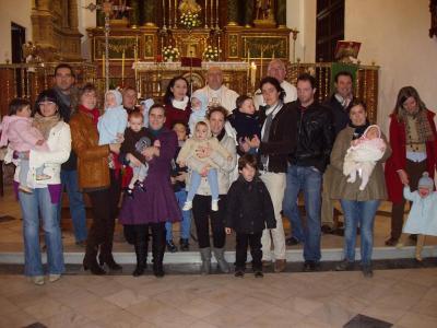 Los niños bautizados en el 2010 son presentados a la Patrona de Lopera