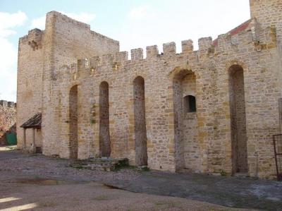 Firma del Contrato entre el Ayuntamiento de Lopera y la UJA para la II Fase de Intervención Arqueológica de Apoyo a la Restauración del Castillo de Lopera