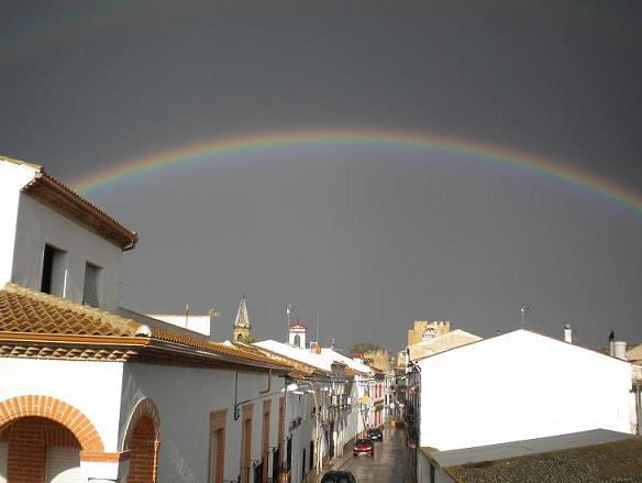 Una tarde lluviosa en Lopera con un arco iris espectacular
