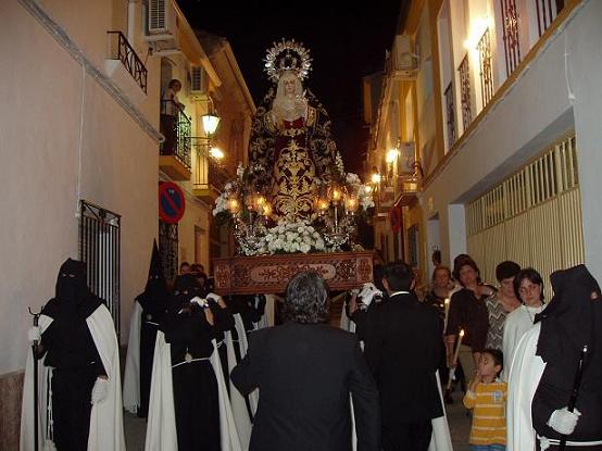 La tradicional procesión de la Virgen de los Dolores abre el pórtico de la Semana Santa Loperana.