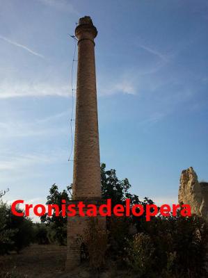 SOS por las chimeneas de los antiguos Molinos de Aceite en el término municipal de Lopera