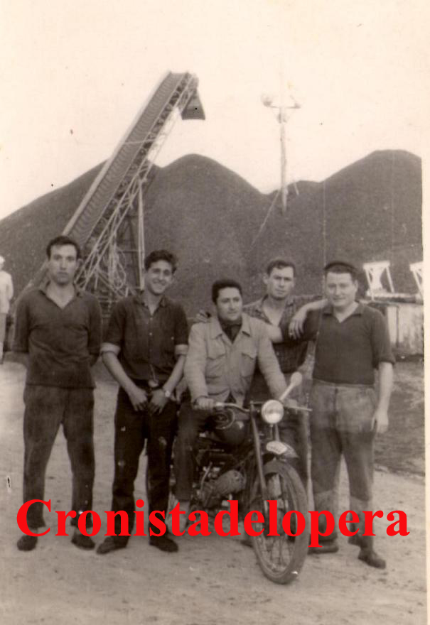 Grupo de Molineros de la Cooperativa Oleícola La Loperana en los años 60