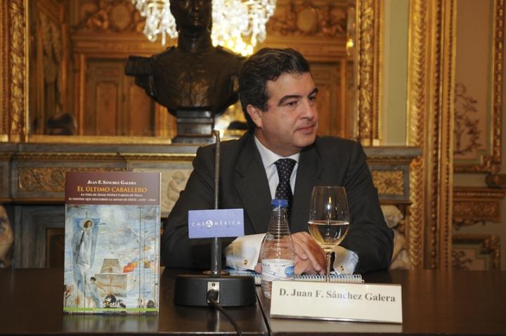 La Casa de América acogió la presentación del libro El último caballero del linarense Juan F. Sánchez Galera.