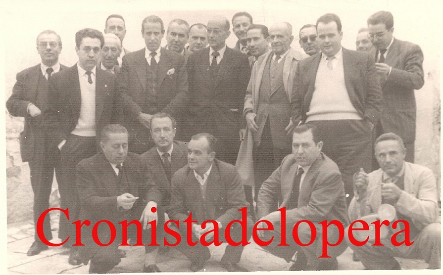 Comensales que asistieron a la despedida del Secretario de Lopera José Vicente Castillo Cantos el 2 de Diciembre de 1959 tras ser trasladado a Villanueva de la Fuente (Ciudad Real)