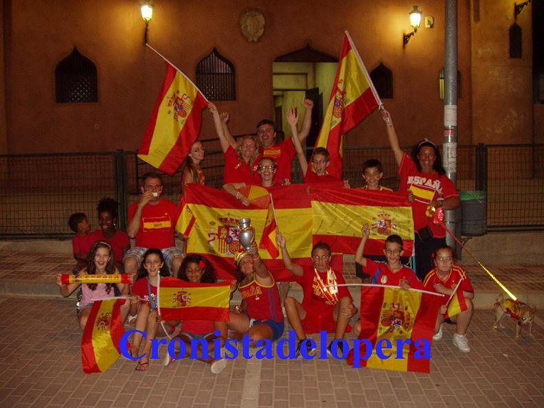 Los Loperanos celebran la victoria de España en la Eurocopa 2012 ante Italia en un partido para la historia