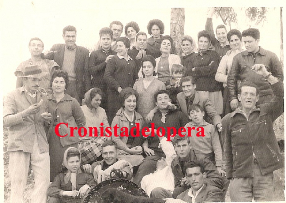 Loperanos en el Remate de la aceituna en la Finca de la  Molina del Carmen. Año 1957