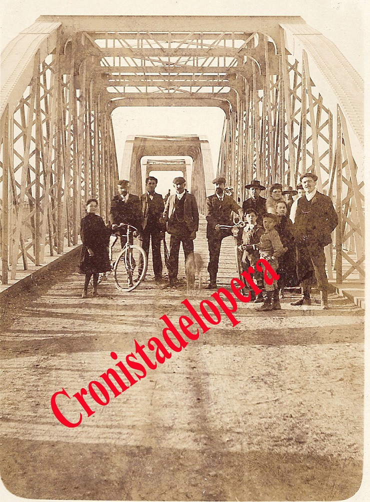 Loperanos de excursión en el Puente de los Tres Ojos de Villa del Río en 1929