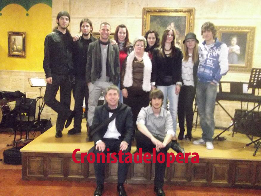 Un nutrido grupo de jóvenes promesas de la canción y de la música deleitan a un público entregado en el Concierto de la Escuela Andaluza de Canto celebrado en Lopera