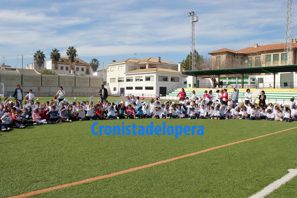 328 alumnos del CEIP Miguel de Cervantes de Lopera piden la Paz y la No Violencia