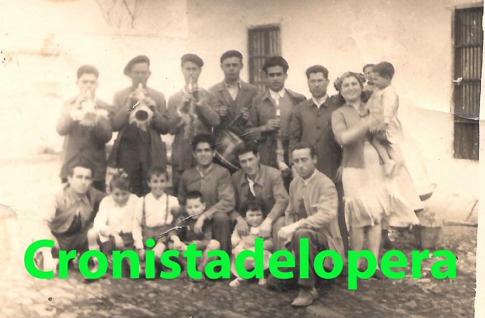 Grupo de Loperanos de Carnaval en la Molina de los Hermanos Rodríguez Latorre un 16 de Febrero de 1952