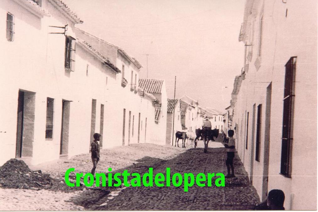 Imagen entrañable de la popular Calle del Pilar de Lopera