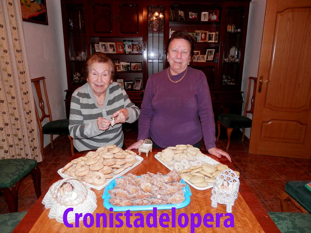Las Loperanas Ángela y Pepita Uceda mantienen viva la tradición de hacer Dulces Caseros por Semana Santa en Lopera
