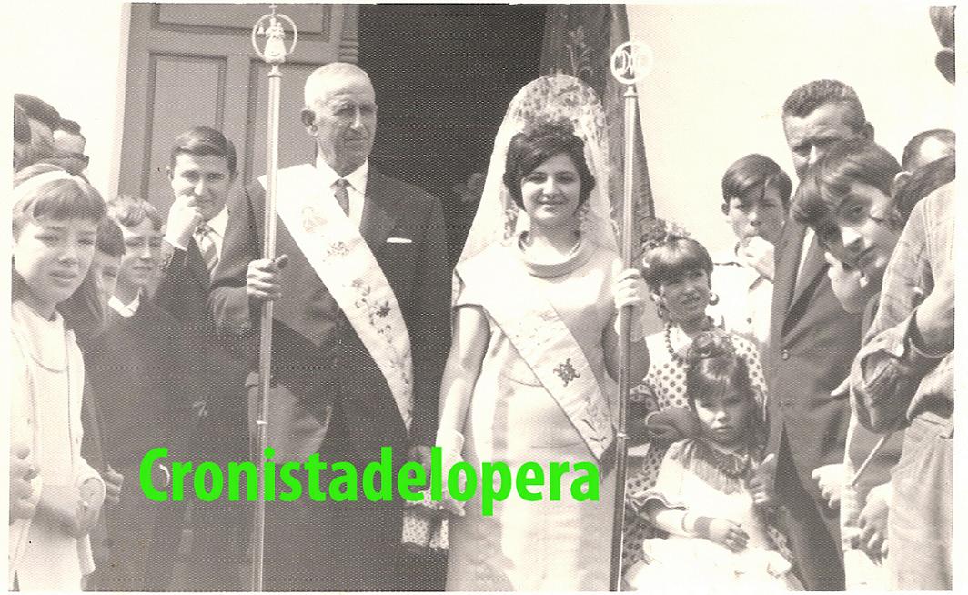 La Cofradía de la Virgen de Lopera en 1967 siendo Hermano Mayor Miguel Alcalá Alcalá.