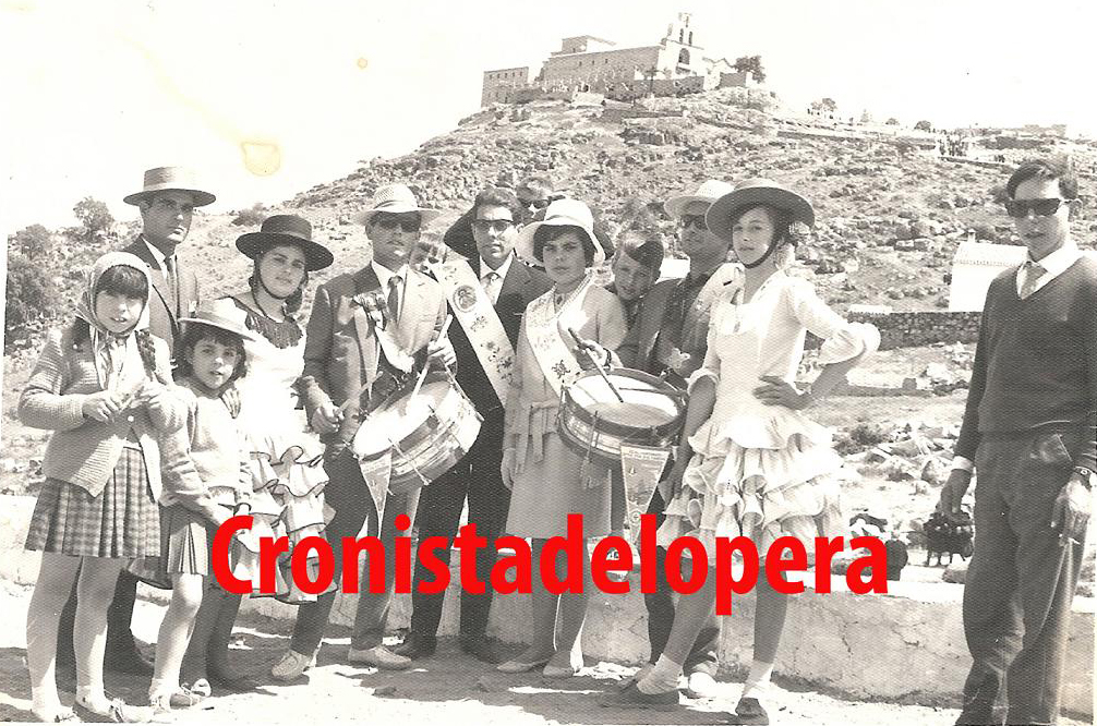 La Cofradía de la Virgen de la Cabeza de Lopera en 1965 siendo Hermano Mayor Juan Valenzuela Fuentes