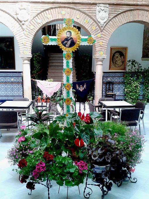 Cruz de Mayo en la Residencia de Ancianos "Jesús Nazareno" de Lopera