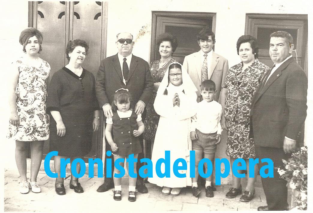 Primera Comunión de la niña Lucía García Ruiz en 1974