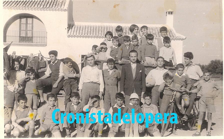 Excursión a la Casería del Conde del Maestro D. Francisco Valenzuela y sus alumnos en 1956