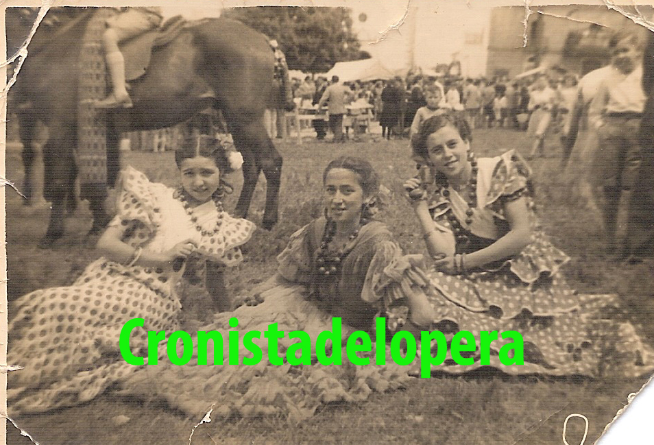 Tres loperanas en la Romería de Alharilla en 1941